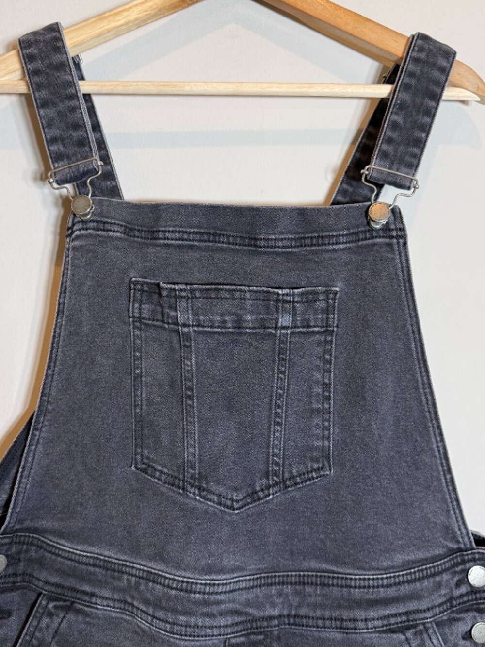 Boden Girlfriend Dungarees Overalls Women's 12 Washed Black Denim Boho Festival - Picture 6 of 16